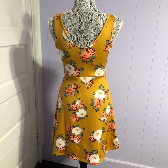 🙀last chance🙀 Mustard floral dress - Picture 3 of 4
